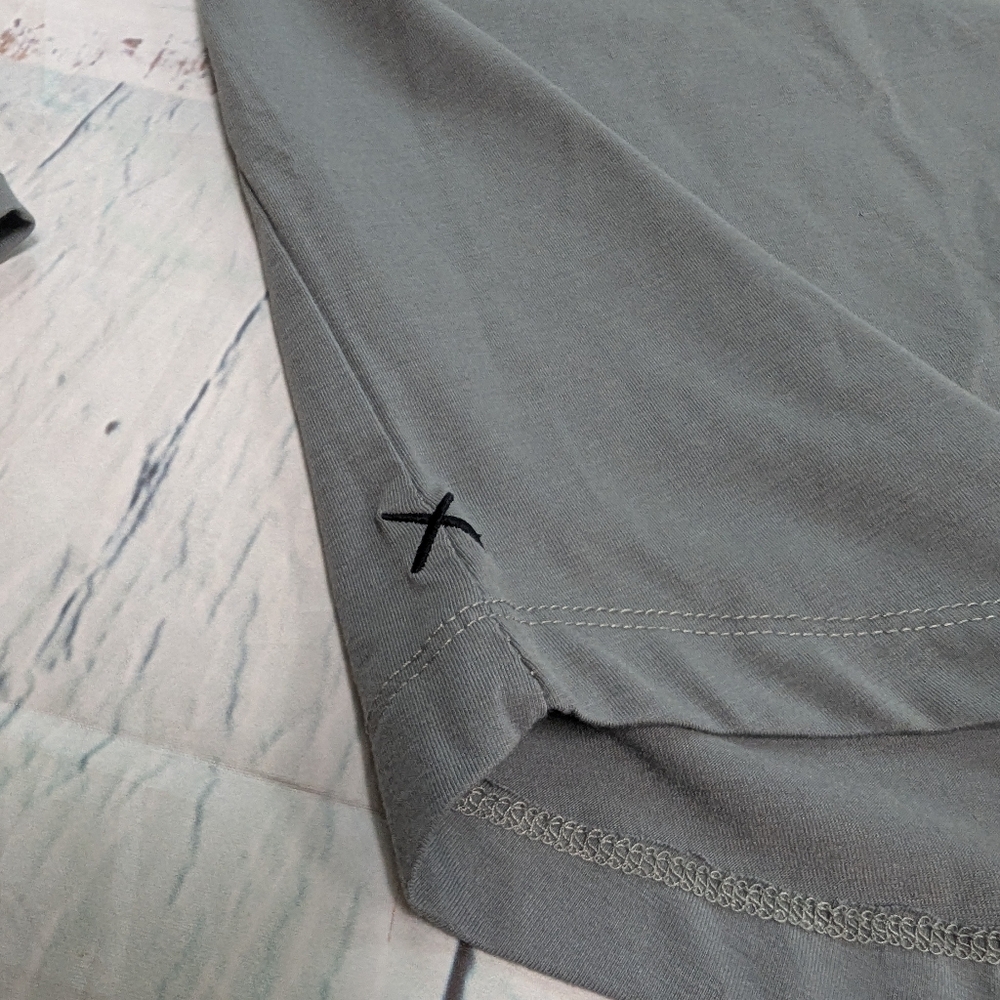 Cuts Curve-hem Long Sleeve Tee - Picture 6 of 7